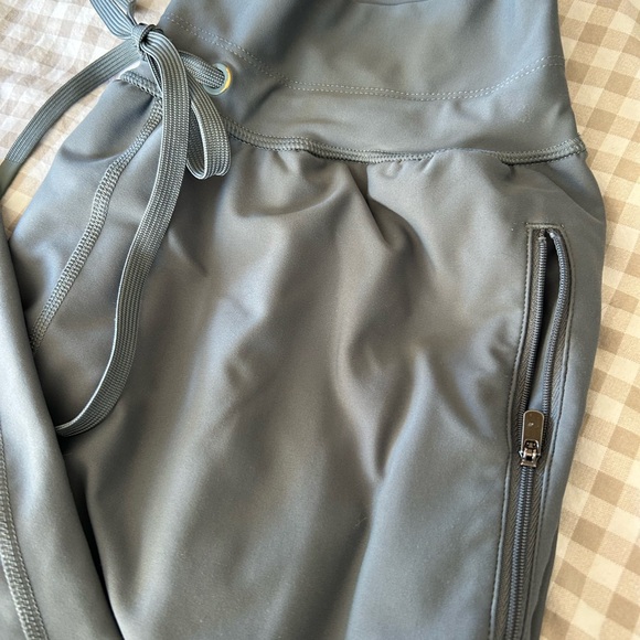 Old Navy Active Tech Joggers - Picture 2 of 4